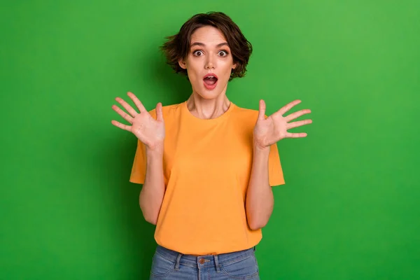 Photo Impressed Funny Young Woman Dressed Orange Shirt Open Mouth — Fotografia de Stock