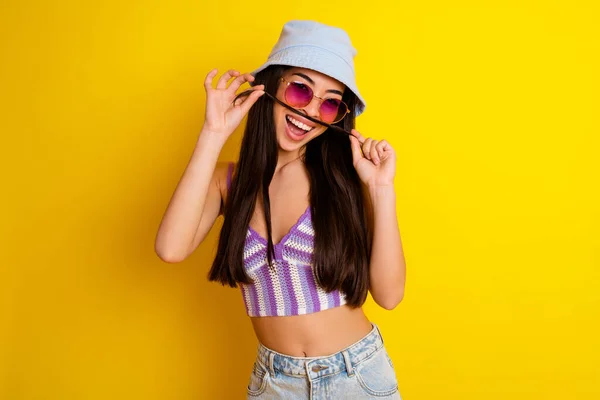 Photo Adorable Funky Girl Dressed Swimsuit Bra Cap Making Hair — Stockfoto