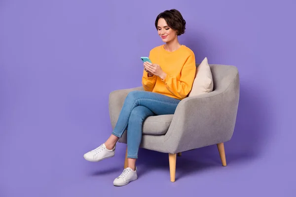 Portrait Attractive Cheerful Trendy Girl Sitting Chair Using Gadget Post — ストック写真