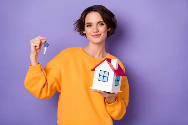 Portrait Pretty Glad Person Hold Demonstrate Small House Key Isolated — 图库照片