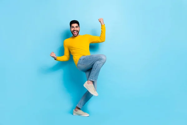 Full Length Photo Attractive Lucky Man Wear Yellow Sweater Rising — Foto Stock