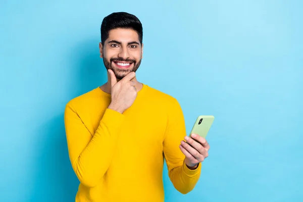Photo Sweet Confident Man Wear Yellow Sweater Communicating Modern Device — Stok fotoğraf