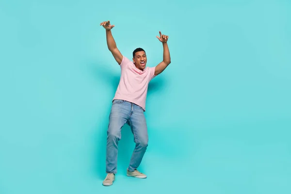 Full Length Photo Attractive Sweet Guy Wear Pink Shirt Dancing – stockfoto