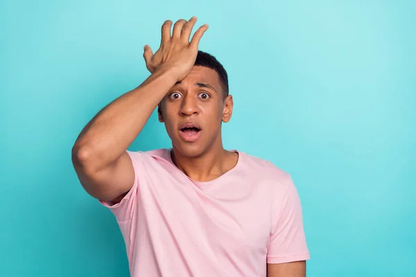 Photo Impressed Shocked Young Guy Wear Pink Shirt Arm Forehead — Stockfoto