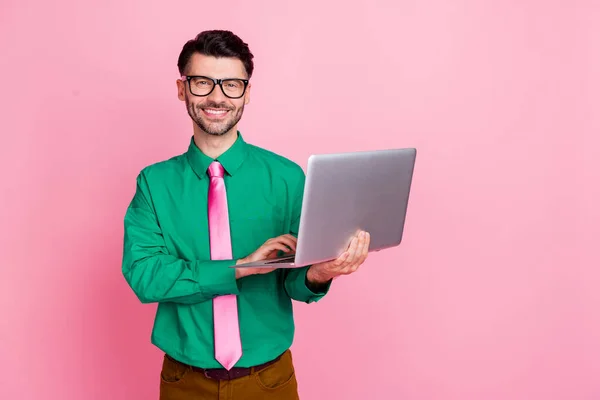 Photo Funky Cheerful Man Dressed Green Shirt Eyewear Chatting Modern — 图库照片