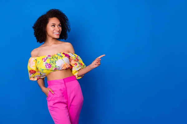 Photo Pretty Thoughtful Lady Wear Yellow Top Pointing Looking Empty — Stock fotografie