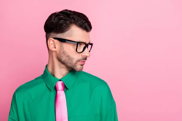 Photo Serious Confident Man Dressed Green Shirt Eyewear Looking Empty — Stockfoto