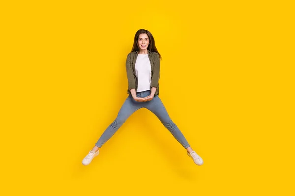 Full Size Photo Energetic Good Mood Attractive Female Jumping Have — Stockfoto
