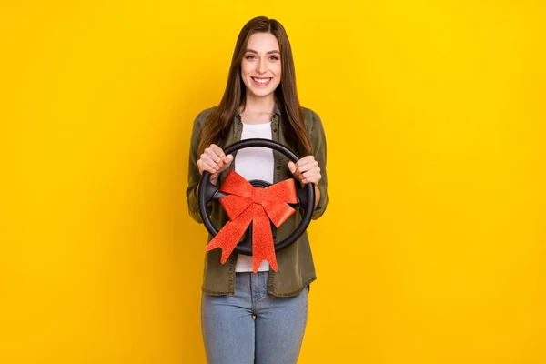 Photo Young Charming Girl Receive New Car Boyfriend Travel Summer — Stockfoto