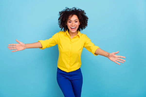 Photo Friendly Positive Lady Raise Open Arms Welcome You Wear — Foto de Stock