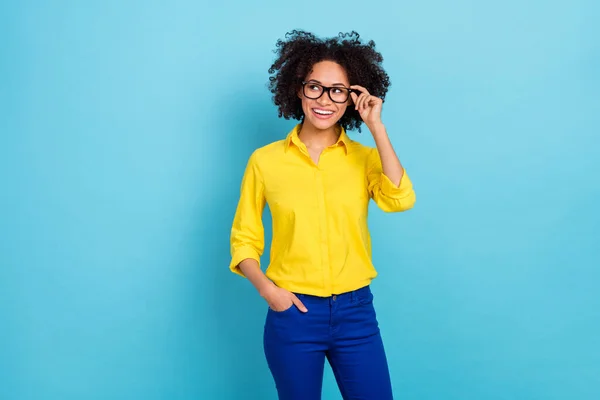 Photo Impressed Wavy Hairdo Millennial Lady Look Promo Wear Yellow — Stock fotografie