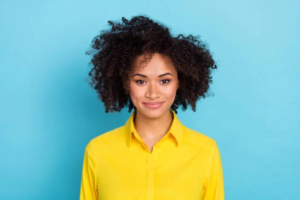 Photo Boss Curly Hairdo Young Lady Wear Yellow Shirt Isolated — Fotografia de Stock