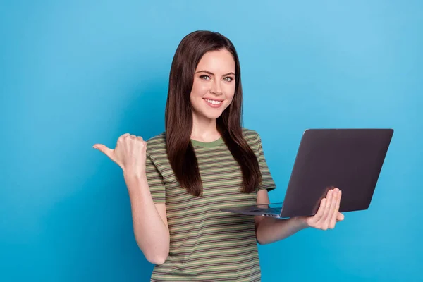 Photo Millennial Brunette Lady Hold Laptop Index Promo Wear Striped — ストック写真
