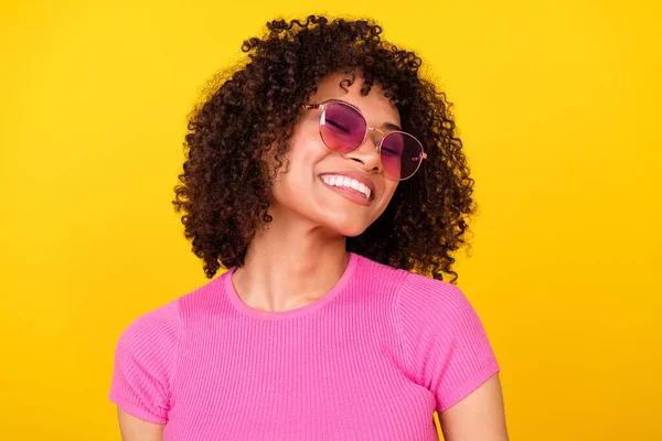 Photo Sweet Cheerful Girl Dressed Pink Shirt Dark Glasses Smiling — Stockfoto