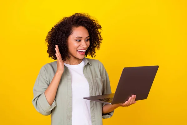 Photo Impressed Millennial Brunette Lady Talk Laptop Wear Grey Shirt — Stockfoto