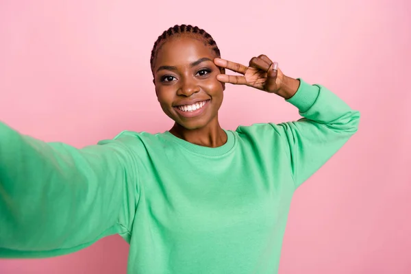 Photo Funny Pretty Girl Arm Fingers Demonstrate Sign Take Selfie — Fotografia de Stock