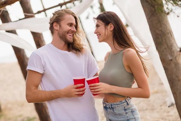 Photo Charming Sweet Husband Wife Smiling Drinking Cocktails Having Date — Stock Photo, Image