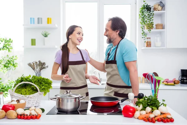 Photo Good Mood Pretty Age Boyfriend Girlfriend Wear Aprons Cook — Stockfoto