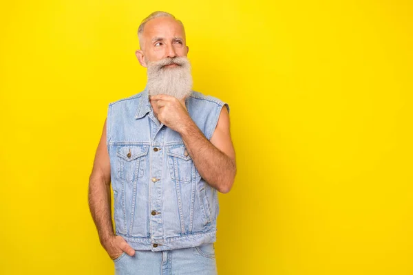 Photo Pretty Thoughtful Man Pensioner Dressed Denim Vest Hand Arm — Stock Fotó