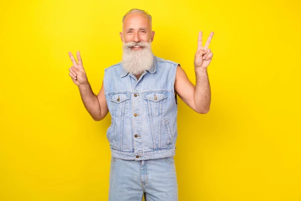 Photo Funky Cool Retired Guy Wear Jeans Waistcoat Smiling Showing — Stockfoto