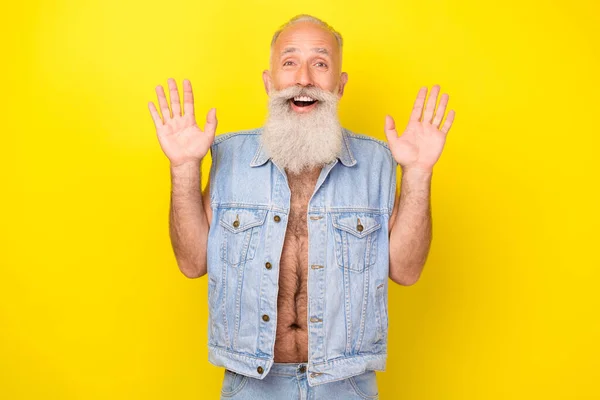 Photo Excited Handsome Man Pensioner Dressed Denim Vest Smiling Rising — Photo