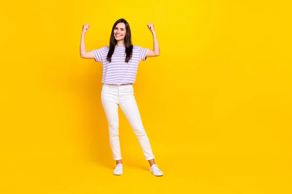 Full Size Photo Pretty Stylish Strong Cheerful Girl Raise Arm — Stockfoto
