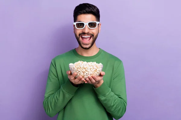 Photo Young Impressed Astonished Open Mouth Guy Hold Popcorn Hands — Fotografia de Stock