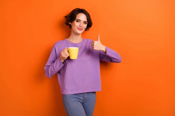 Photo Charming Pretty Person Hold Tea Mug Demonstrate Thumb Isolated — Stock Fotó
