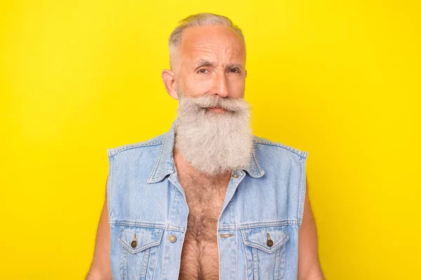 Photo Suspicious Funny Retired Guy Wear Jeans Waistcoat Looking You — Stockfoto