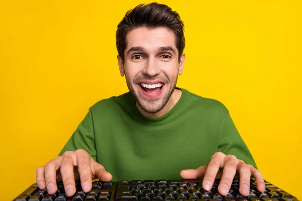 Photo Shocked Funny Guy Dressed Green Pullover Typing Modern Device — Stockfoto