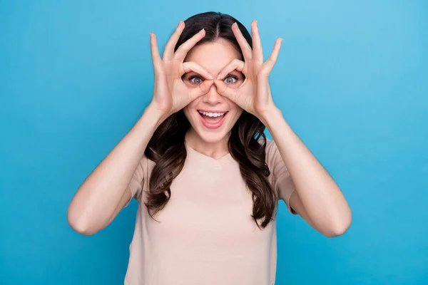 Portrait Young Positive Laughing Female Fooling Use Hands Binocular Isolated — Stockfoto