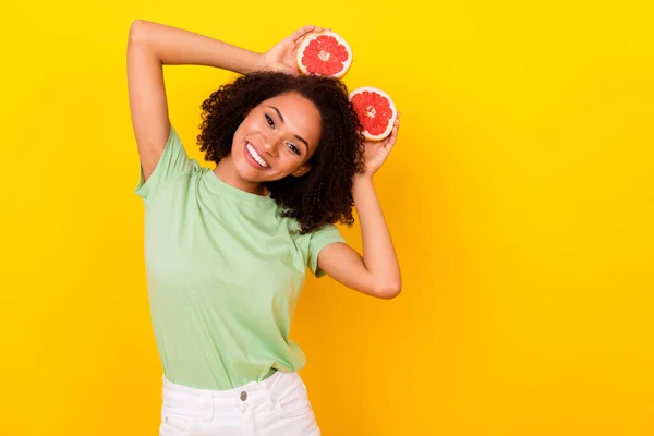 Photo Funky Pretty Girl Dressed Green Shirt Holding Head Two — Foto Stock