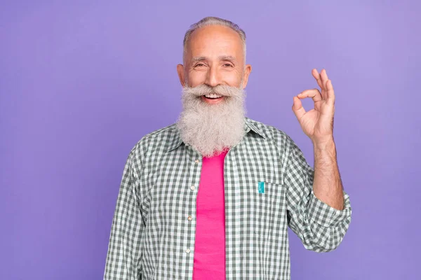 Photo Positive Funky Granddad Hand Fingers Demonstrate Okey Symbol Isolated — Stock Photo, Image