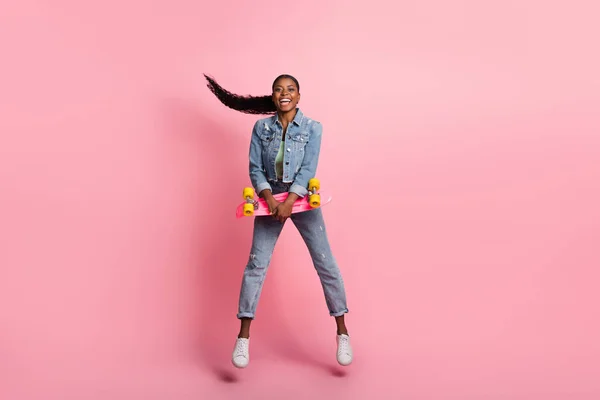 Full Size Photo Good Mood Cool Girl Laughing Skating Summer — Fotografia de Stock