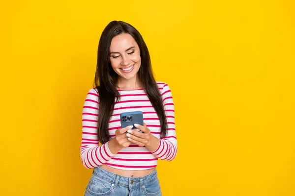 Potrait Photo Young Attractive Pretty Woman Smiling Blogger Hold Phone — Stock Photo, Image