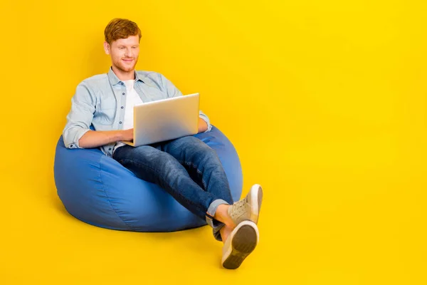 Photo Good Mood Guy Dressed Denim Shirt Sitting Bean Bag — Photo