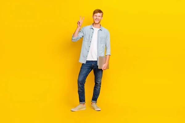 Full Length Photo Young Happy Programmer Guy Hold Laptop Showing — Stock Fotó