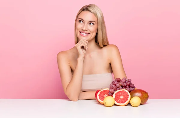 Photo Thoughtful Lady Sit Podium Fruits Plan Skin Care Natural — Stockfoto