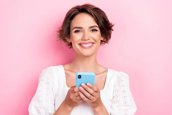 Photo Portrait Stunning Young Woman Hold Device Chatting Use Social — Stockfoto