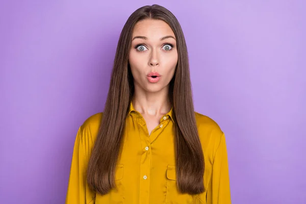 Portrait Impressed Confused Lady Pouted Lips Cant Believe Isolated Purple — Stockfoto