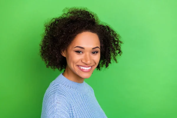 Portrait Young Beautiful Cute Nice Girl Perming Coiffure Dressed Blue — Stock fotografie