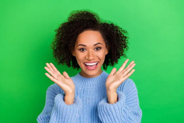 Photo Cheerful Toothy Beaming Girl Perming Coiffure Dressed Blue Sweater — Stock fotografie