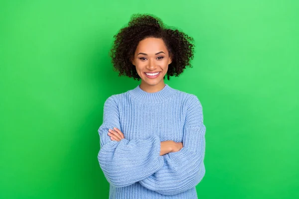 Photo Cheerful Adorable Lovely Girl Perming Coiffure Dressed Blue Oversize — Fotografia de Stock