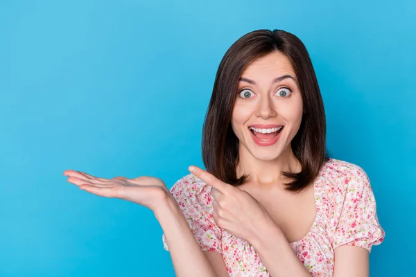 Photo Portrait Excited Young Girl Palm Hold Advert Space Suggest — Fotografia de Stock