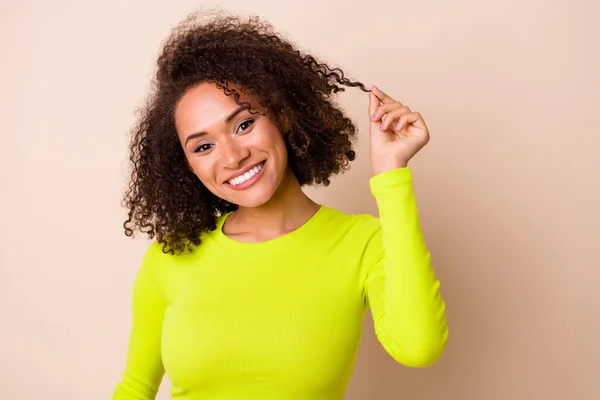 Close Photo Young Attractive Woman Curly Hair Therapy Hold Healthy — Stock fotografie
