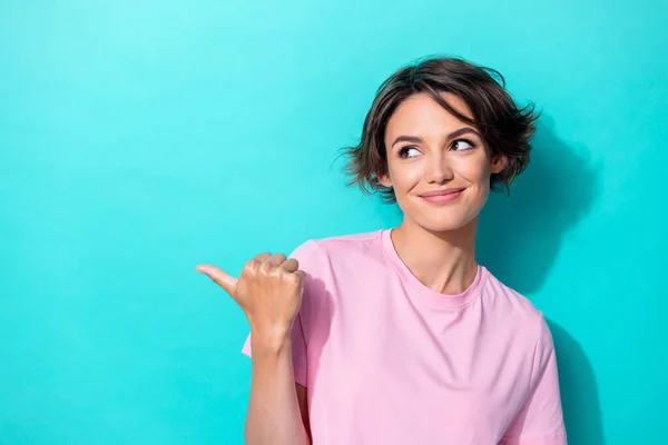 Photo Lovely Short Hairdo Millennial Lady Indicate Look Empty Space — Fotografia de Stock