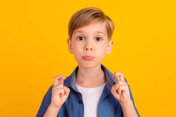 Photo Worried Kid Pouted Lip Crossed Fingers Expect Hopeful Isolated — Stockfoto