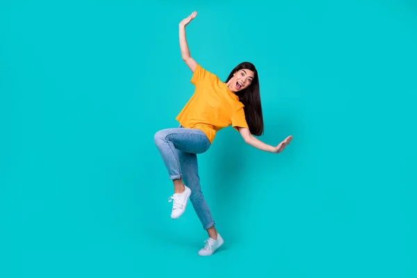 Full Body Photo Impressed Brunette Lady Dance Wear Shirt Jeans — Stockfoto