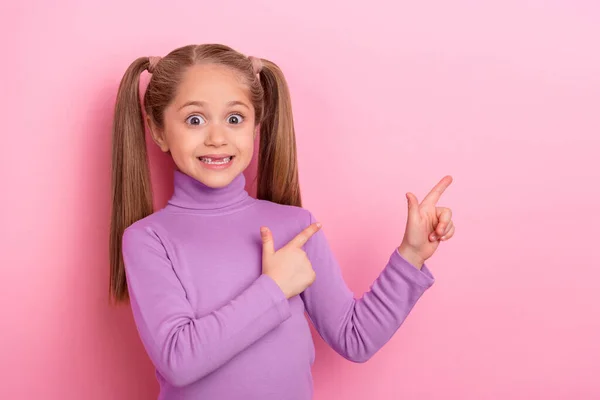 Photo Young Charming Little Girl Front Teeth Promote Stomatologist Services — Stockfoto