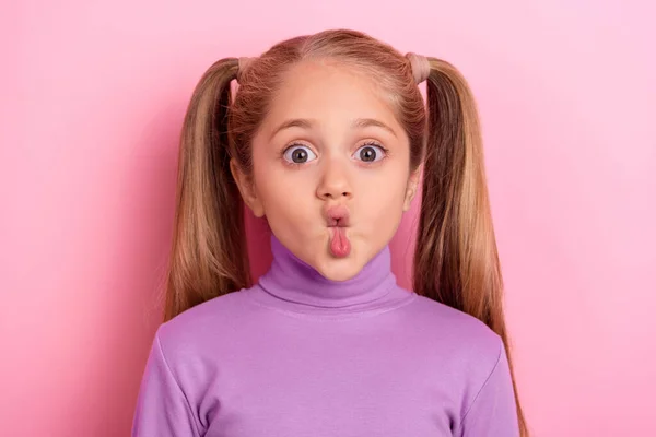 Photo Young Adorable Cute Little Girl Make Hilarious Silly Faces —  Fotos de Stock